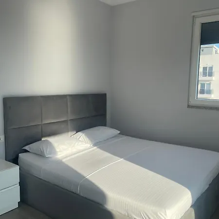 Beachside Shëngjin
